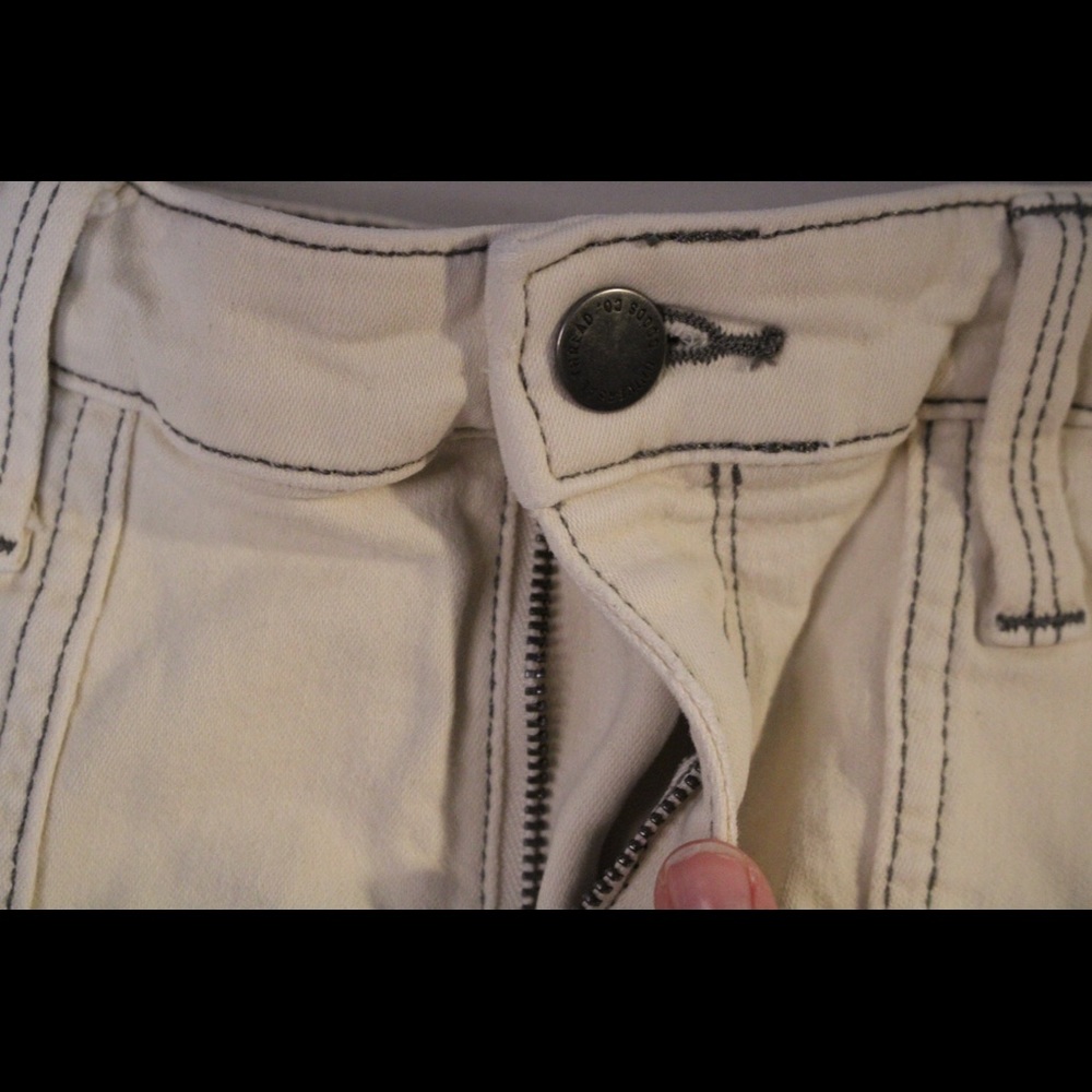 Summer denim shorts with cream color 🪴 4.5 inch inseam
